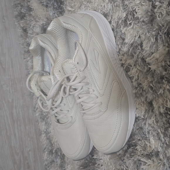 Brooks Walking Shoes - Women's Size - Picture 10 of 10